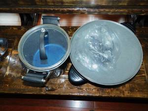 lot 33 image: Misc Cooking Pans
