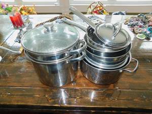 lot 43 image: Oster Heavy Duty Meat Grinder  Sausage Maker