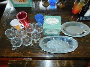 lot 51 image: Assortment of Housewares