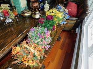 lot 57 image: Lot of Imatation Flowers