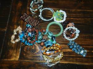 lot 64 image: Bracelets