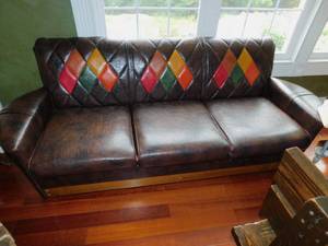 lot 82 image: Leather Couch with Decorative Back
