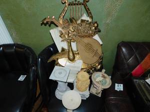 lot 94 image: Home Decor Items