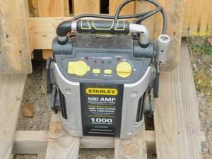lot 103 image: Stanley 500 Amp Jump Starter