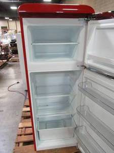 lot 102 image: Galanz 7.6 cu. ft. Mini Retro Refrigerator in Red BCD-215V-62H