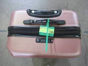 lot 715 image: London Fog Southbury 25 Spinner Suitcase in Blush