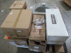 lot 301 image: WHOLESALE MIXED PALLET OF MISCELLANEOUS TOILET PARTS, SINKS AND MORE