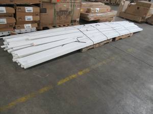 lot 530 image: WHOLESALE MIXED PALLET OF MISCELLANEOUS TRIM MOULDING IN WHITE.