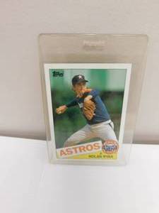 lot 9 image: 1987 Topps Nolan Ryan & 1985 Topps Nolan Ryan