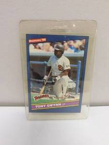 lot 17 image: Lot of 4 1986 - 1988 Tony Gwynn Cards