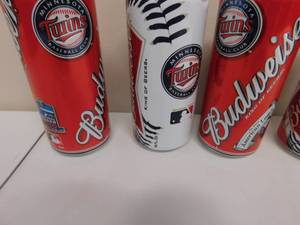 lot 40 image: 6 - Collectible Twins Budweiser Cans