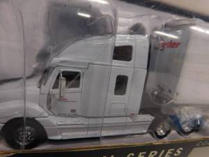 lot 68 image: Precision Series Ryder Collectible Semi Truck