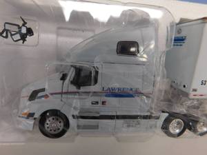 lot 70 image: Precision Series Volvo VNL670 Collectible Semi Truck