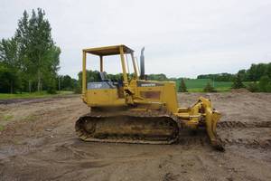 lot 4 image: 1998 Komatsu Model D31P Dozer