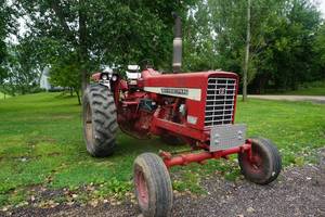 lot 8 image: 1968 Farmall 756 Row Crop Tractor