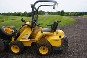 lot 7 image: Avant Gehl Model AL20DX Series II Articulating Mini Wheel Loader