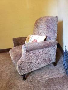 lot 36 image: Gorgeous Paisley Recliner