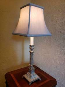 lot 366 image: Detailed Art Deco Table Lamp