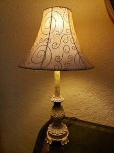 lot 372 image: Contemporary Floral Table Lamp