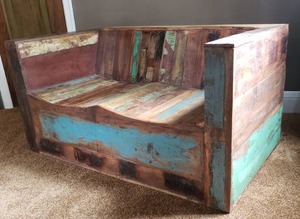 lot 6 image: Fantastic Barnwood Scoop Seat Love Seat