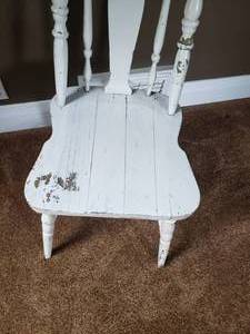 lot 74 image: Farmhouse White Traditional Chair