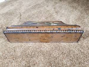 lot 254 image: Countryside Painted Wall Pedestal