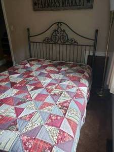 lot 54 image: Swirling Black Iron Frame Full Bed