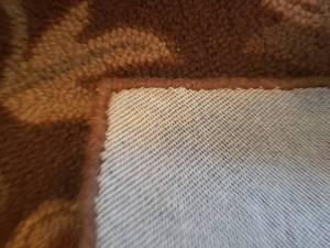 lot 56 image: Hooked 100% Wool Area Rug  5 x 7