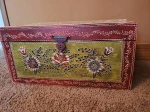 lot 416 image: Strikingly Painted Chest