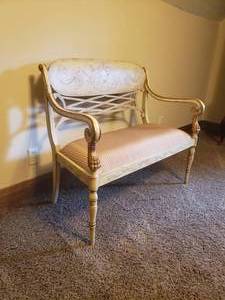 lot 2 image: Gorgeous Ornate French Settee Bench