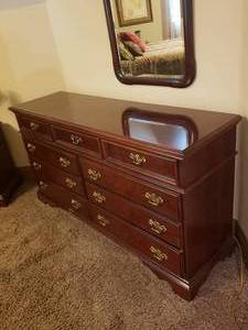 lot 64 image: Elegant Nine Drawer Dresser