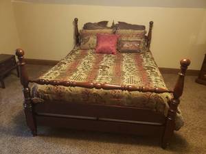 lot 66 image: Canonball 4 Poster Mahogany Queen Bed