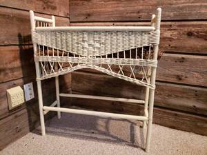 lot 71 image: Antique White Wicker Planter