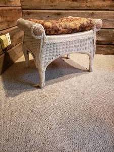 lot 72 image: White Wicker Ottoman
