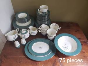 lot 337 image: Homer Laughlin China Lupine Pattern 75 Pieces