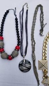 lot 353 image: Sparkling Jewelry Necklace Collection  Lot of 6