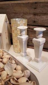lot 217 image: Charming White Cottage Decor Collection