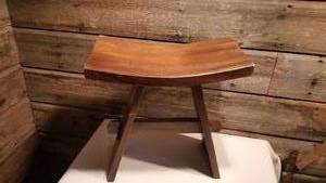 lot 21 image: Prairie Scoop Seat Bench Chair