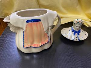 Shawnee Pottery Granny Ana Teapot