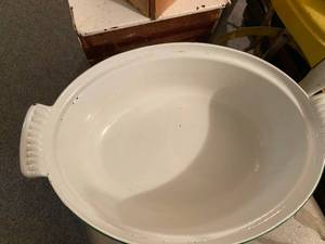 Holland Tulip Cast Iron Casserole dish