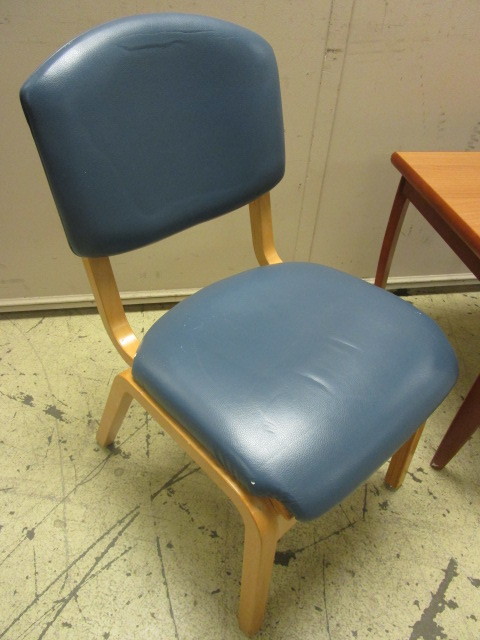 ACCENT CHAIR AND KRUG TABLE