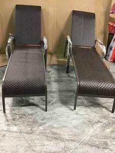 LOT WITH ASSORTED PATIO CHAIRS CUSTOMER RETURN SEE PICS
