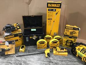 PALLET WITH DEWALT GARAGE OUTDOOR WORK TOOLS CUSTOMER RETURNS SEE PICS