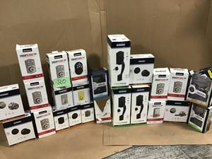 LOT WITH ASSORTED DOORNOB SETS DIFFERENT TYPESSTYLES & COLORS CUSTOMER RETURNS SEE PICS