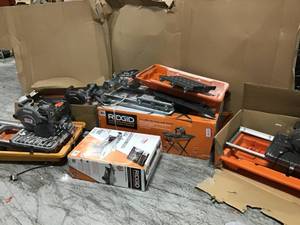 PALLET WITH ASSORTED RIGID GARAGE TOOLS CUSTOMER RETURNS SEE PICS