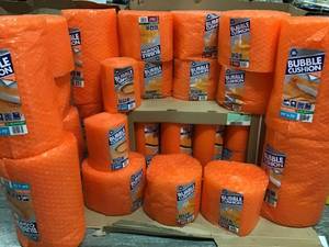PALLET WITH BUBBLE WRAP CUSTOMER RETURNS SEE PICS