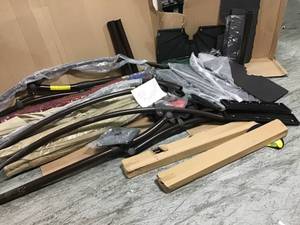 LOT WITH PATIO UMBRELLAS CUSTOMER  RETURNS SEE PICS