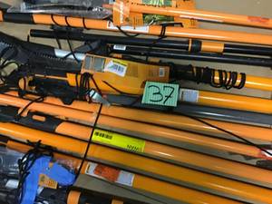 LOT WITH OUTDOOR LAWN TOOL CUSTOMER RETURNS SEE PICS