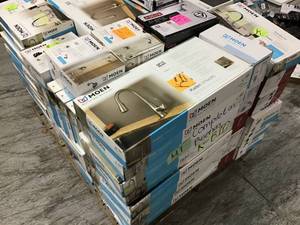 PALLET WITH MOEN COMPLETE FAUCETS SETS CUSTOMER RETURNS SEE PICS