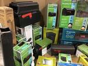 LOT WITH DIFFERENT SIZE MAILBOXES SEE PICS